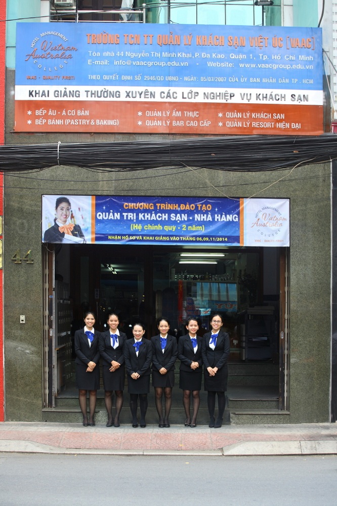 Trường tọa lạc tại số 44 Nguyễn Thị Minh Khai, P.Đakao, Q.1, ngay trung tâm thành phố thuận tiện cho việc đi lại